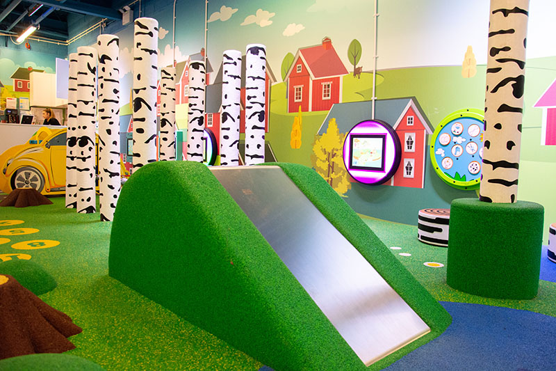 Aire de jeux pour enfants IKC au magasin de meubles Warrington au Royaume-Uni