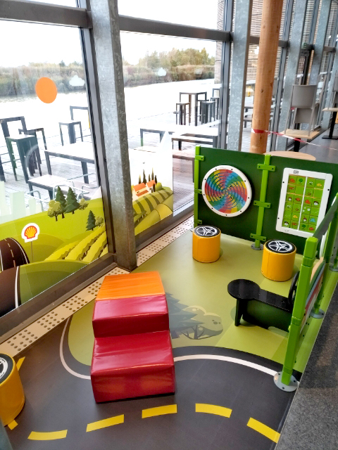 Une aire de jeux pour enfants dans les stations-service Shell en France