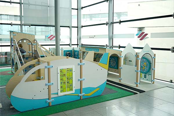 Aéroport de Cologne I L'attente d'un vol est facilitée par divers concepts de jeu IKC.