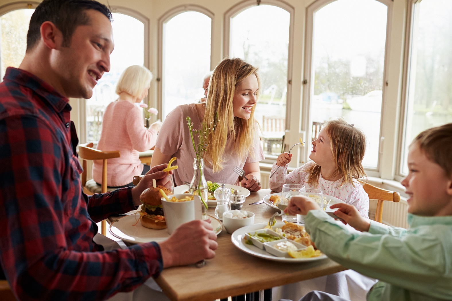 Conseils pour un restaurant, un café ou un service de restauration adapté aux familles