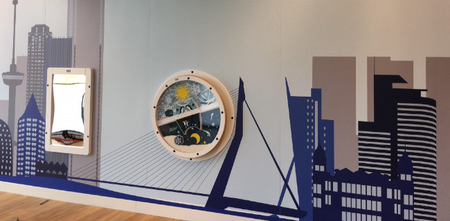 Skyline de Rotterdam sur un revêtement mural en forex pour une aire de jeux pour enfants
